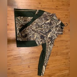 Under Armour pullover